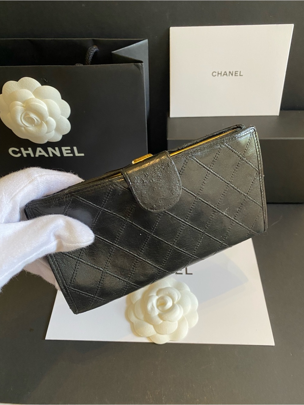 Chanel Vintage Authentic Black Lambskin Quilted Wallet with Coin Compartment - Picture 4 of 14